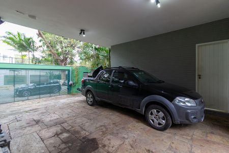 Casa à venda com 700m², 5 quartos e sem vaga Casa à venda com 700m², 5 quartos e sem vagaGaragem