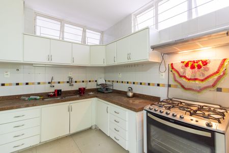 Casa à venda com 700m², 5 quartos e sem vaga Casa à venda com 700m², 5 quartos e sem vagaCozinha