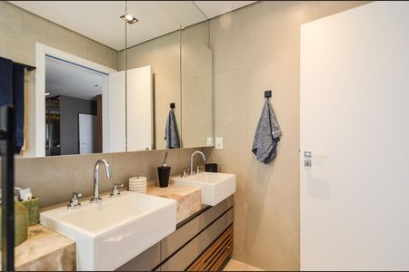 Apartamento para alugar com 150m², 4 quartos e 3 vagasBanheiro do Quarto 1