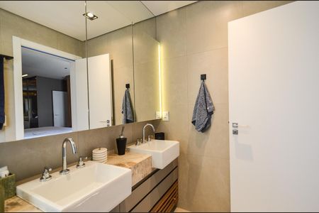 Apartamento para alugar com 150m², 4 quartos e 3 vagasBanheiro do Quarto 1