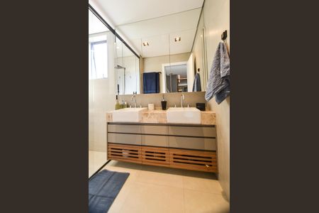 Apartamento para alugar com 150m², 4 quartos e 3 vagasBanheiro do Quarto 1