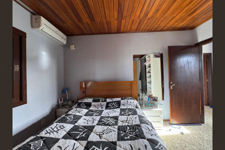 Casa à venda com 485m², 3 quartos e 4 vagas Casa à venda com 485m², 3 quartos e 4 vagasQuarto 3