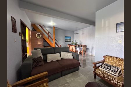 Casa à venda com 485m², 3 quartos e 4 vagas Casa à venda com 485m², 3 quartos e 4 vagasSala