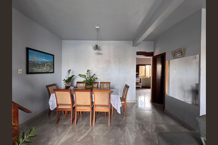 Casa à venda com 485m², 3 quartos e 4 vagas Casa à venda com 485m², 3 quartos e 4 vagasSala