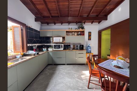 Casa à venda com 485m², 3 quartos e 4 vagas Casa à venda com 485m², 3 quartos e 4 vagasCozinha