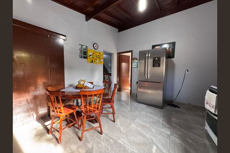 Casa à venda com 485m², 3 quartos e 4 vagas Casa à venda com 485m², 3 quartos e 4 vagasCozinha