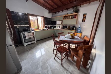 Casa à venda com 485m², 3 quartos e 4 vagas Casa à venda com 485m², 3 quartos e 4 vagasCozinha
