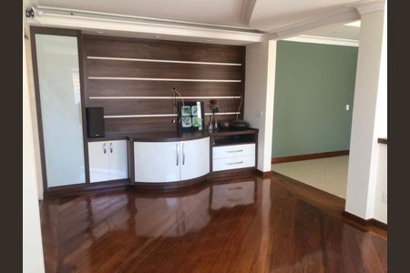 Casa à venda com 215m², 2 quartos e 4 vagas Casa à venda com 215m², 2 quartos e 4 vagasFoto 13