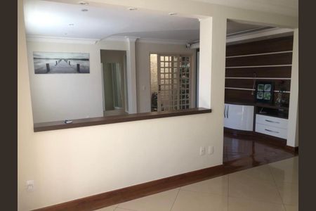 Casa à venda com 215m², 2 quartos e 4 vagas Casa à venda com 215m², 2 quartos e 4 vagasFoto 15