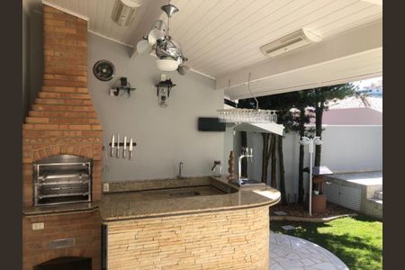 Casa à venda com 215m², 2 quartos e 4 vagas Casa à venda com 215m², 2 quartos e 4 vagasFoto 06