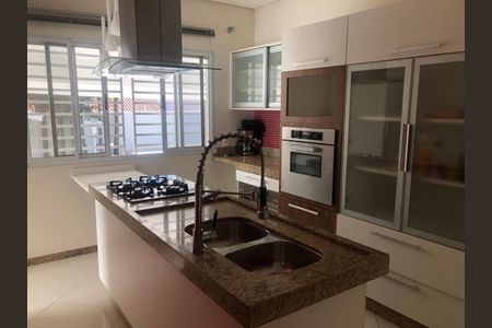Casa à venda com 215m², 2 quartos e 4 vagas Casa à venda com 215m², 2 quartos e 4 vagasFoto 10