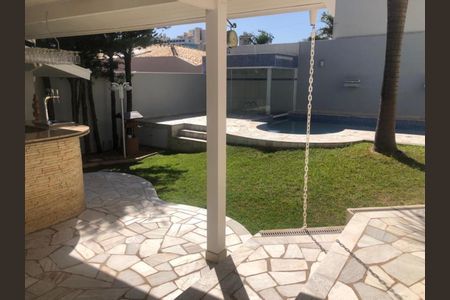 Casa à venda com 215m², 2 quartos e 4 vagas Casa à venda com 215m², 2 quartos e 4 vagasFoto 04