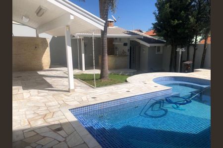 Casa à venda com 215m², 2 quartos e 4 vagas Casa à venda com 215m², 2 quartos e 4 vagasFoto 02