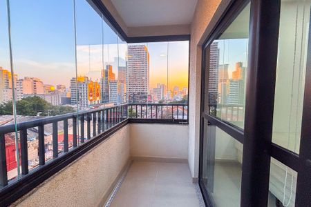 Studio à venda com 32m², 1 quarto e sem vaga Studio à venda com 32m², 1 quarto e sem vagaVaranda