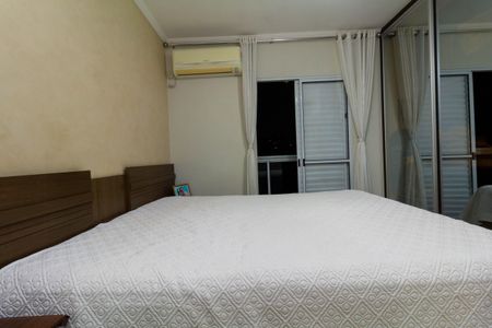 Casa de condomínio à venda com 130m², 3 quartos e 2 vagas Casa de condomínio à venda com 130m², 3 quartos e 2 vagasSuíte