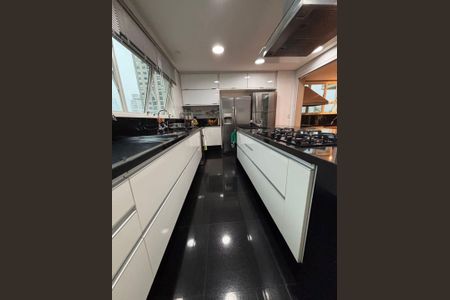 Apartamento à venda com 360m², 4 quartos e 6 vagas