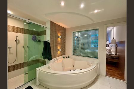 Apartamento à venda com 287m², 4 quartos e 2 vagasBanheiro da Suíte 2