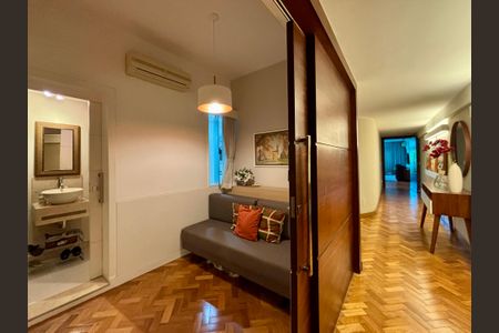 Apartamento à venda com 287m², 4 quartos e 2 vagasCorredor