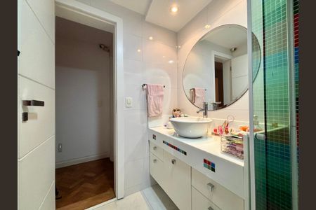 Apartamento à venda com 287m², 4 quartos e 2 vagasBanheiro social 2