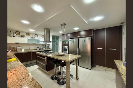 Apartamento à venda com 287m², 4 quartos e 2 vagasCozinha