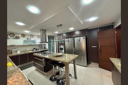 Apartamento à venda com 287m², 4 quartos e 2 vagasCozinha