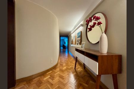 Apartamento à venda com 287m², 4 quartos e 2 vagasCorredor