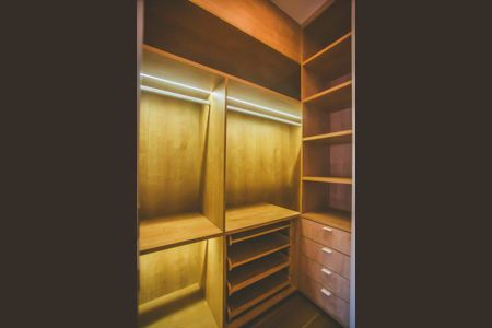 Apartamento à venda com 158m², 3 quartos e 2 vagas Apartamento à venda com 158m², 3 quartos e 2 vagasCloset da suíte 1