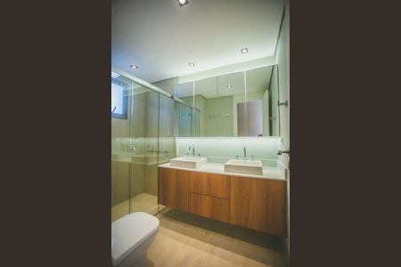 Apartamento à venda com 158m², 3 quartos e 2 vagas Apartamento à venda com 158m², 3 quartos e 2 vagasBanheiro da Suíte 1