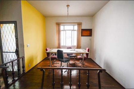 Casa à venda com 280m², 4 quartos e 8 vagas Casa à venda com 280m², 4 quartos e 8 vagasSala