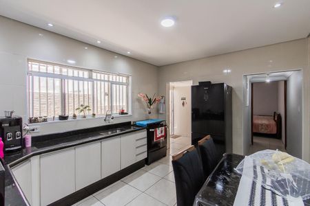Casa à venda com 90m², 2 quartos e 2 vagas Casa à venda com 90m², 2 quartos e 2 vagasCozinha