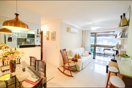 Apartamento à venda com 68m², 2 quartos e 1 vaga Apartamento à venda com 68m², 2 quartos e 1 vagaSala