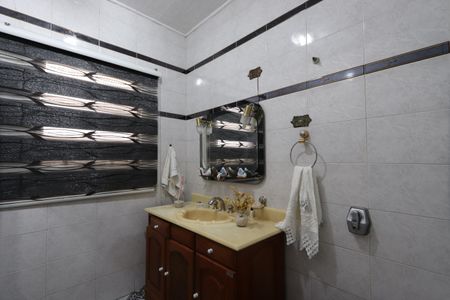 Casa à venda com 300m², 3 quartos e 2 vagasLavabo