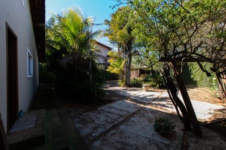 Casa de condomínio à venda com 300m², 4 quartos e 5 vagas Casa de condomínio à venda com 300m², 4 quartos e 5 vagasÁrea Externa