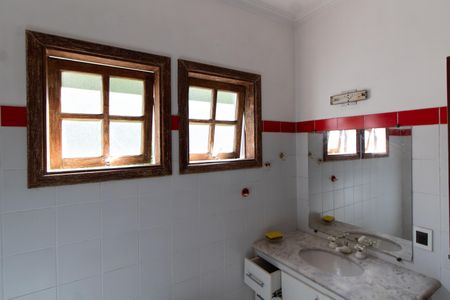 Casa de condomínio à venda com 300m², 4 quartos e 5 vagas Casa de condomínio à venda com 300m², 4 quartos e 5 vagasBanheiro da Suíte 2