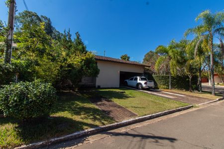 Casa de condomínio à venda com 300m², 4 quartos e 5 vagas Casa de condomínio à venda com 300m², 4 quartos e 5 vagasFachada