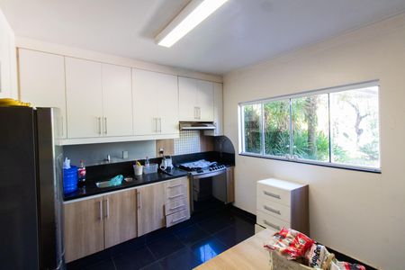 Casa de condomínio à venda com 300m², 4 quartos e 5 vagas Casa de condomínio à venda com 300m², 4 quartos e 5 vagasCozinha