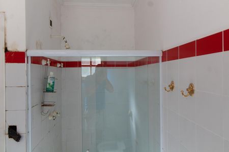 Casa de condomínio à venda com 300m², 4 quartos e 5 vagas Casa de condomínio à venda com 300m², 4 quartos e 5 vagasBanheiro da Suíte 2