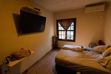 Casa de condomínio à venda com 300m², 4 quartos e 5 vagas Casa de condomínio à venda com 300m², 4 quartos e 5 vagasSuíte 1