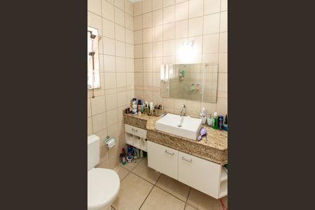 Casa à venda com 375m², 4 quartos e 6 vagas Casa à venda com 375m², 4 quartos e 6 vagasBanheiro da Suíte 1