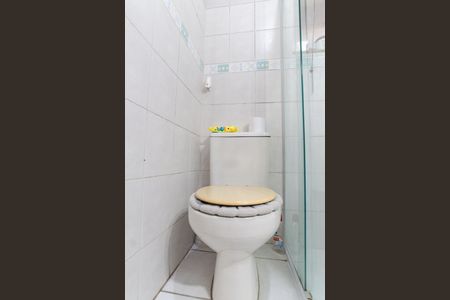 Casa à venda com 375m², 4 quartos e 6 vagas Casa à venda com 375m², 4 quartos e 6 vagasBanheiro da Suíte 2