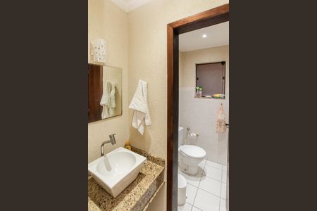 Casa à venda com 375m², 4 quartos e 6 vagas Casa à venda com 375m², 4 quartos e 6 vagasLavabo