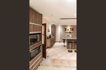 Casa à venda com 375m², 4 quartos e 6 vagas Casa à venda com 375m², 4 quartos e 6 vagasCozinha