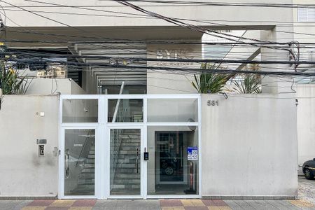 Apartamento à venda com 89m², 2 quartos e 2 vagasFachada + Placa
