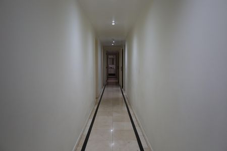 Apartamento à venda com 411m², 7 quartos e 3 vagasCorredor