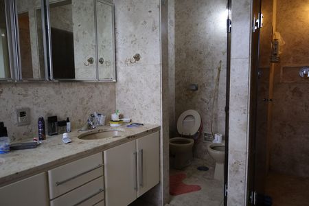 Apartamento à venda com 411m², 7 quartos e 3 vagasBanheiro Suíte 3