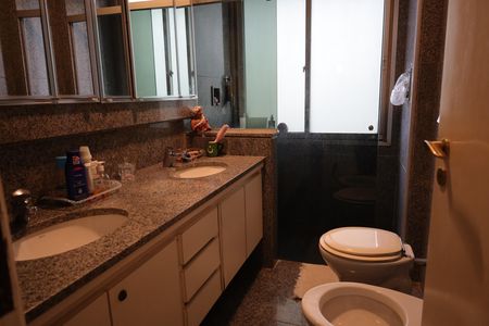 Apartamento à venda com 411m², 7 quartos e 3 vagasBanheiro Suíte 2