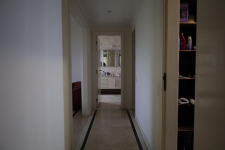 Apartamento à venda com 411m², 7 quartos e 3 vagasCorredor
