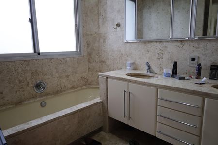 Apartamento à venda com 411m², 7 quartos e 3 vagasBanheiro Suíte 3