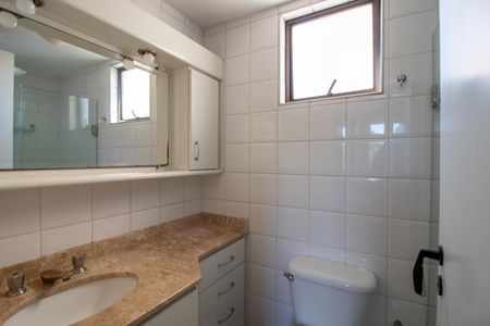 Apartamento à venda com 72m², 2 quartos e 2 vagas Apartamento à venda com 72m², 2 quartos e 2 vagasBanheiro da Suíte