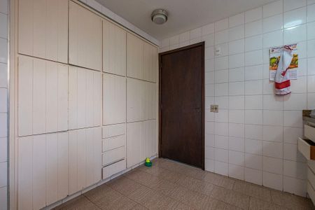 Casa à venda com 380m², 4 quartos e 4 vagas Casa à venda com 380m², 4 quartos e 4 vagasCozinha